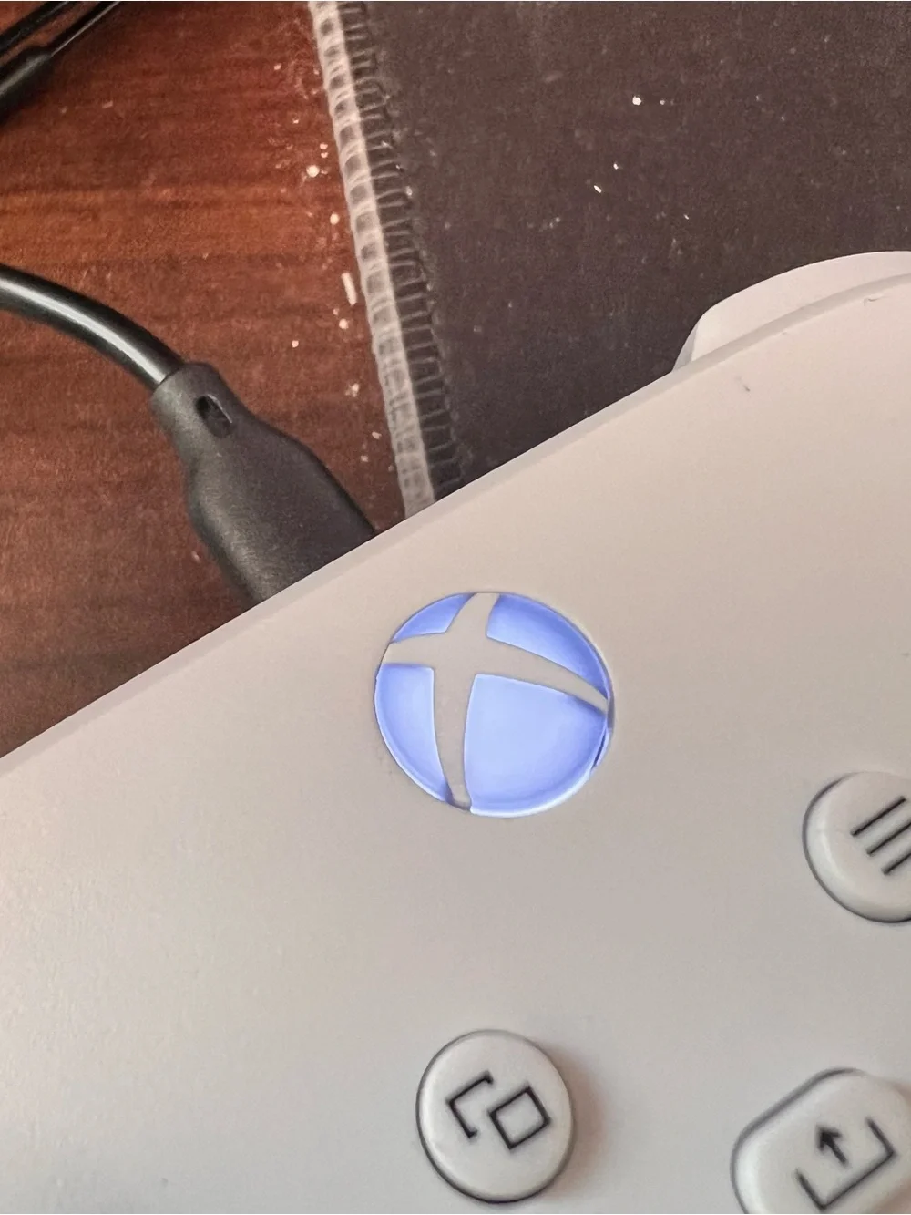 white Xbox Series X/S Controller(read description)